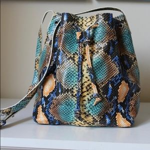 Multicolor embossed bucket bag